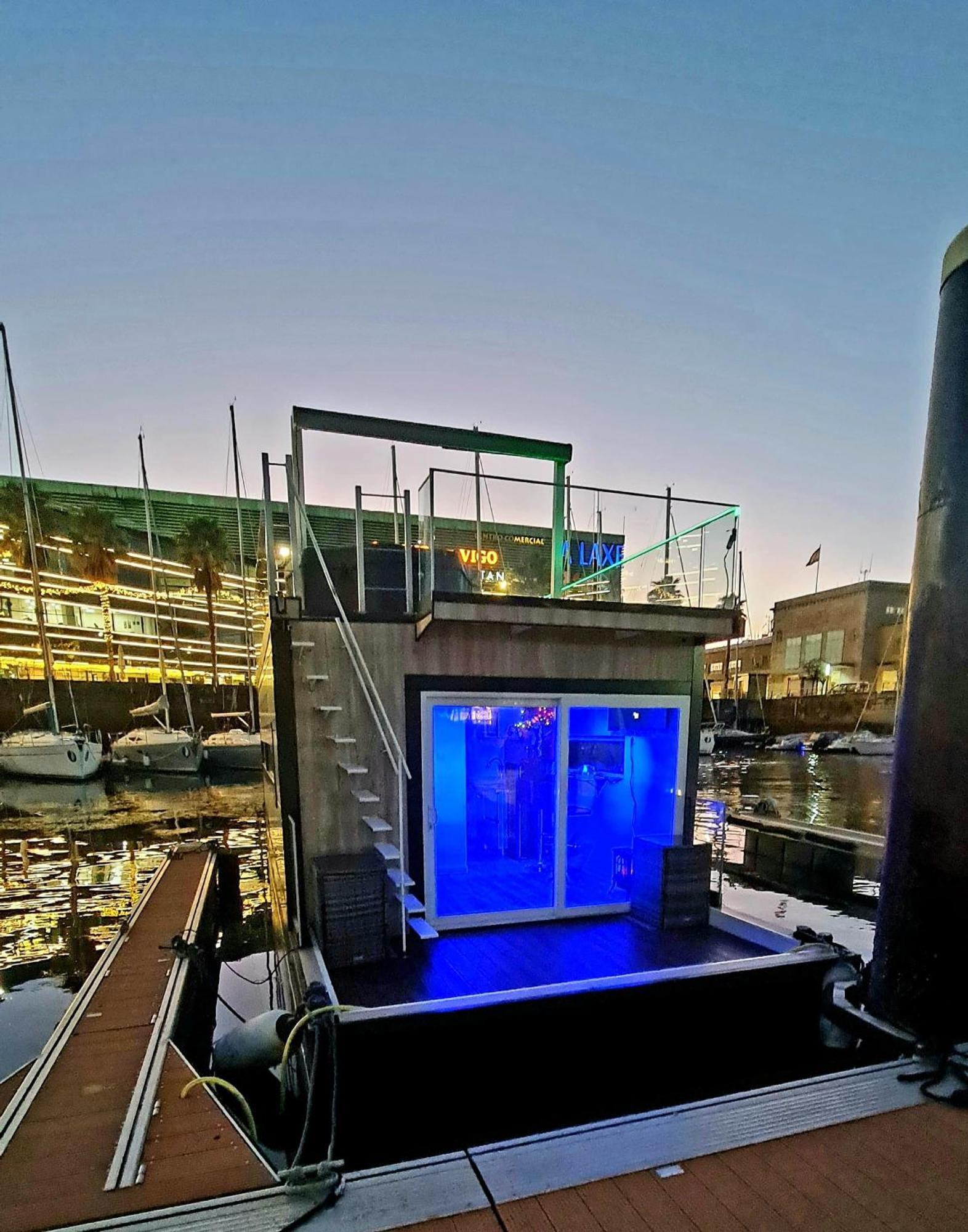 Barco-Apartamento En El Nautico De Vigo Exterior photo