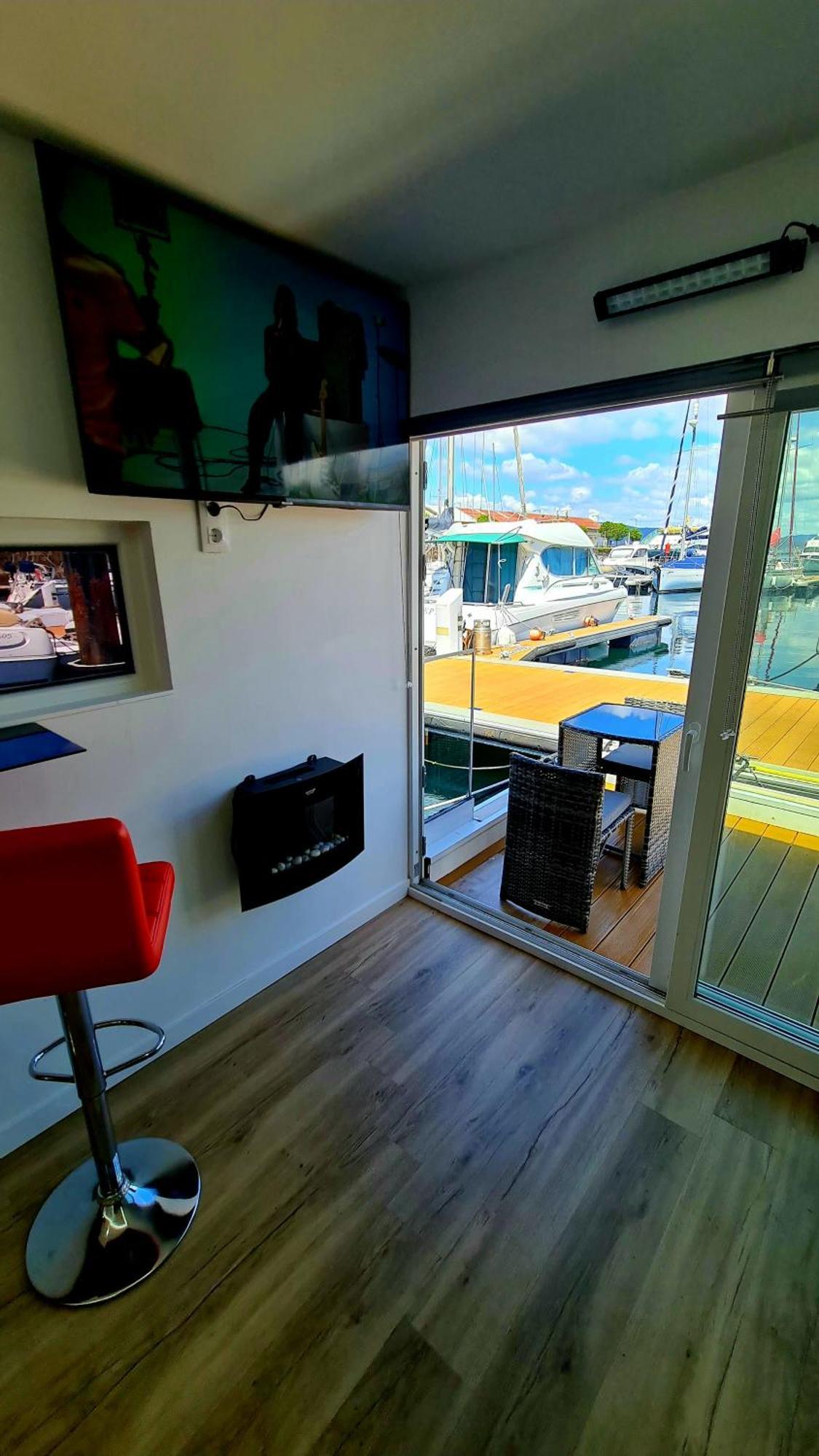 Barco-Apartamento En El Nautico De Vigo Exterior photo